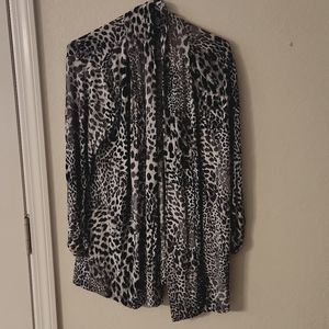 Xl Bobeau Leapord print sweater